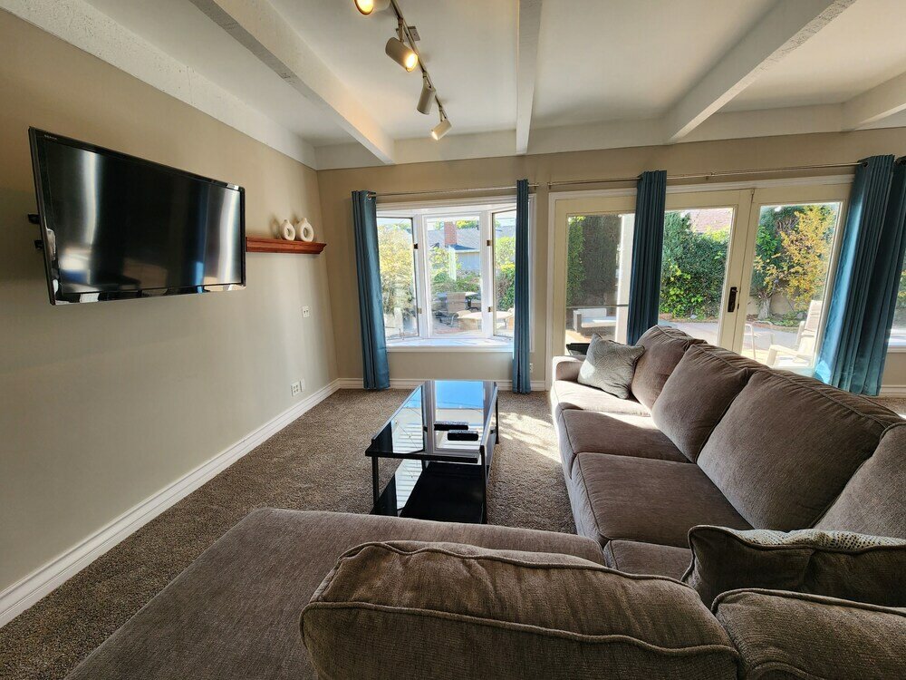 Фото Near the beach and central located