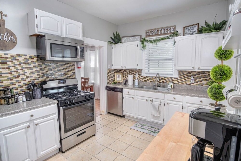 Фото Stunning 3 Br Home Near Dt Alamodome - Riverwalk