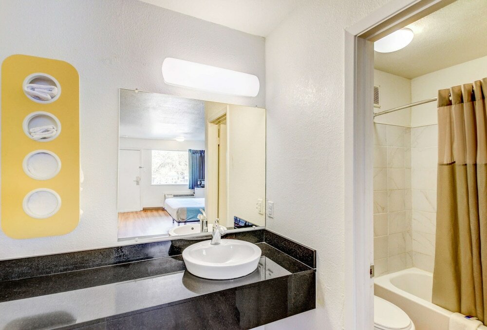 Фото Motel 6 Waco, Tx - Lacy Lakeview