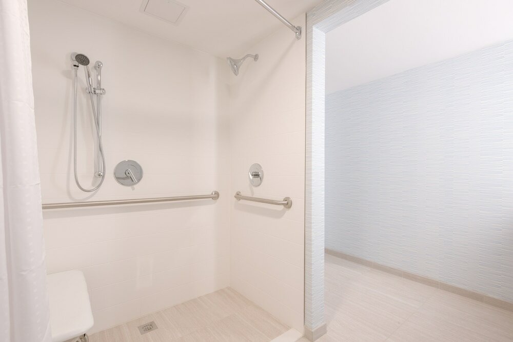 Фото Holiday Inn Express Boston - Waltham, an Ihg Hotel