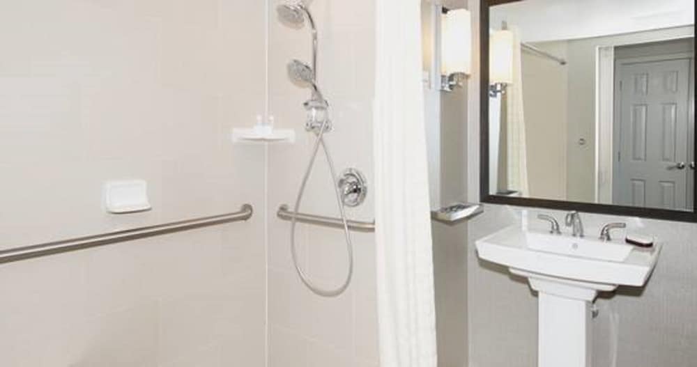 Фото Embassy Suites by Hilton Portland Washington Square