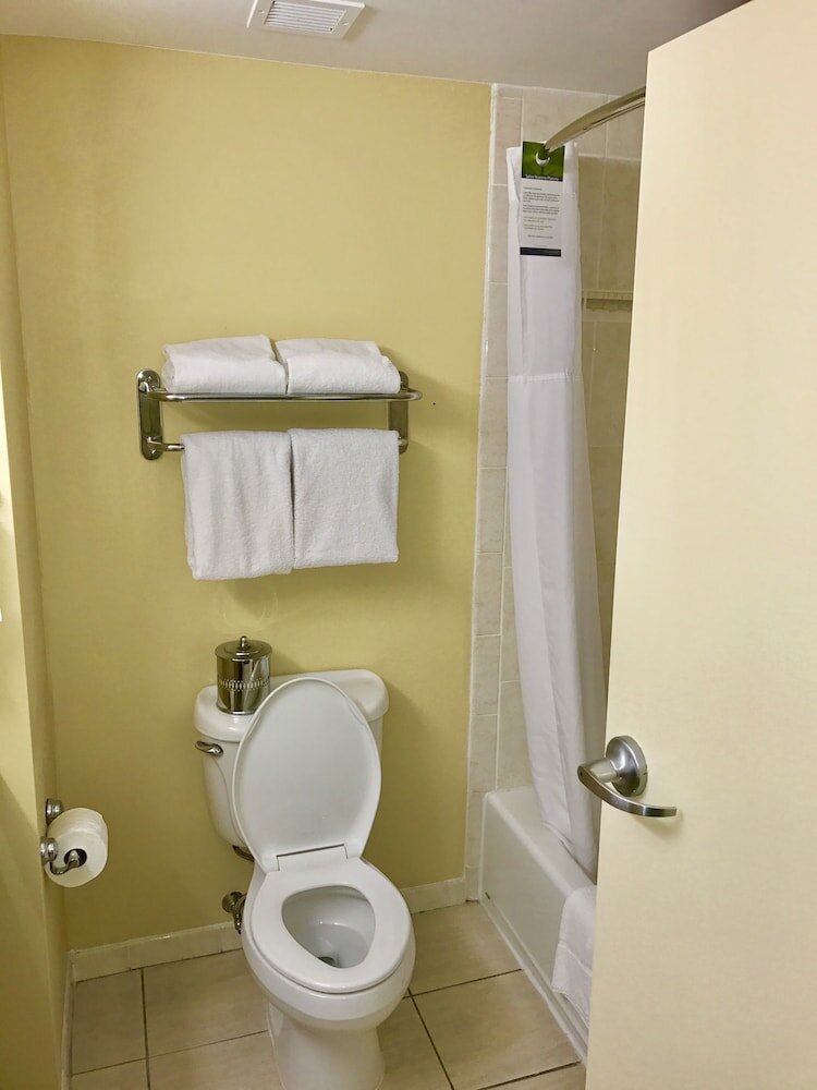 Фото Clarion Hotel & Suites Hamden - New Haven