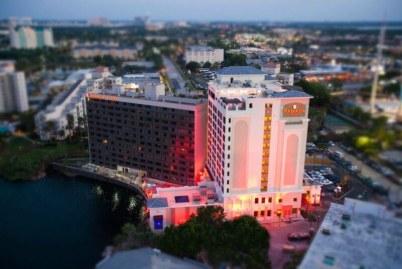 Гостиница Ramada Plaza Resort & Suites by Wyndham Orlando Intl Drive в Орландо
