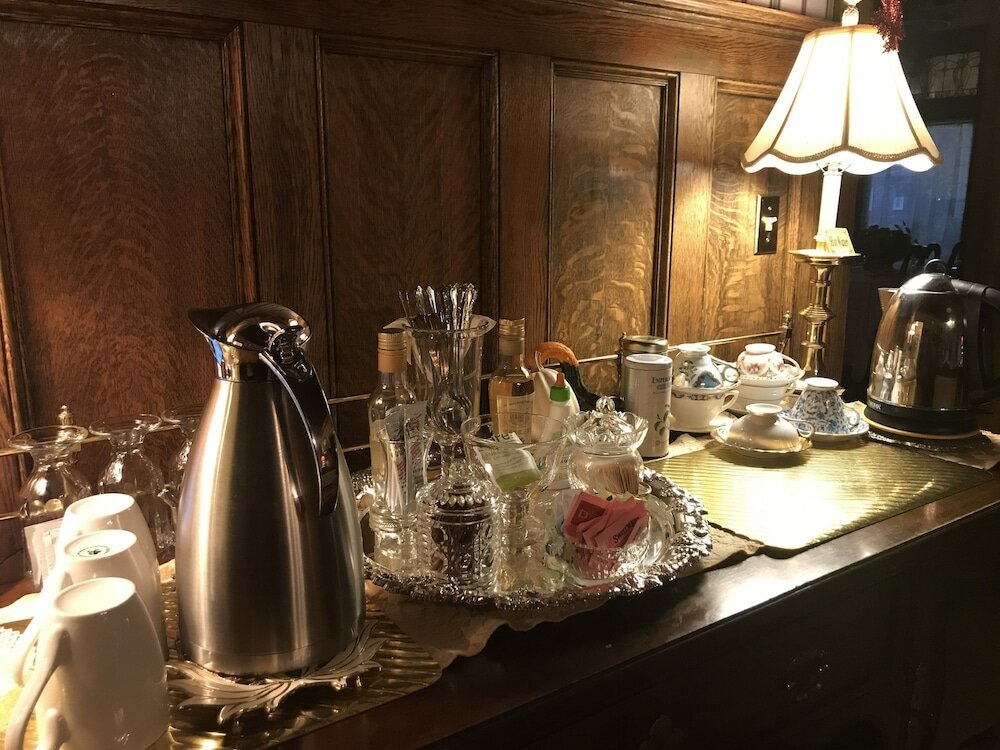 Фото Brass Pineapple Inn