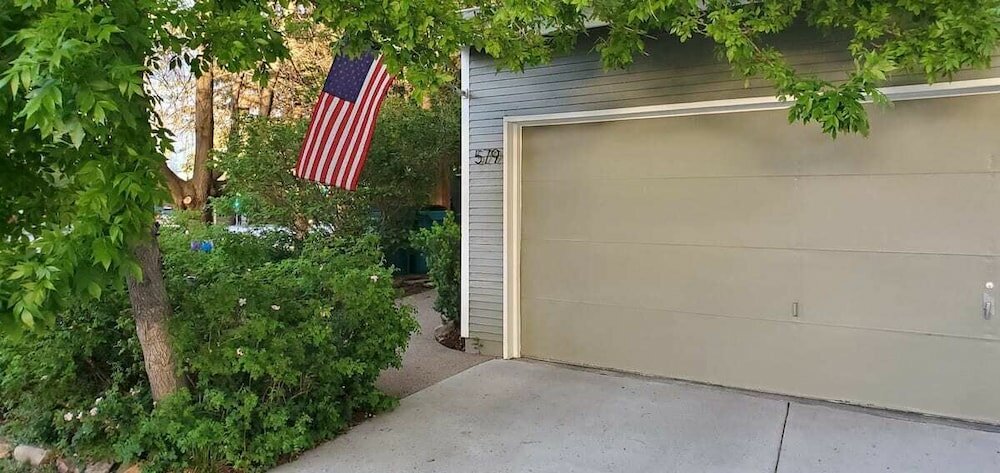 Фото Couples Retreat With Hot Tub, Sauna and Steam Room