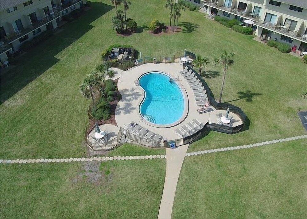 Фото Sleeps 6, Ocean View Condo, 4 Heated Pools - Summerhouse 232