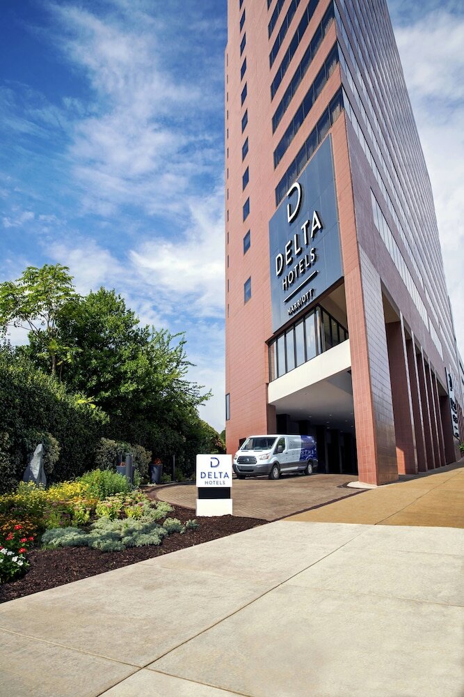 Фото Delta Hotels by Marriott Richmond Downtown