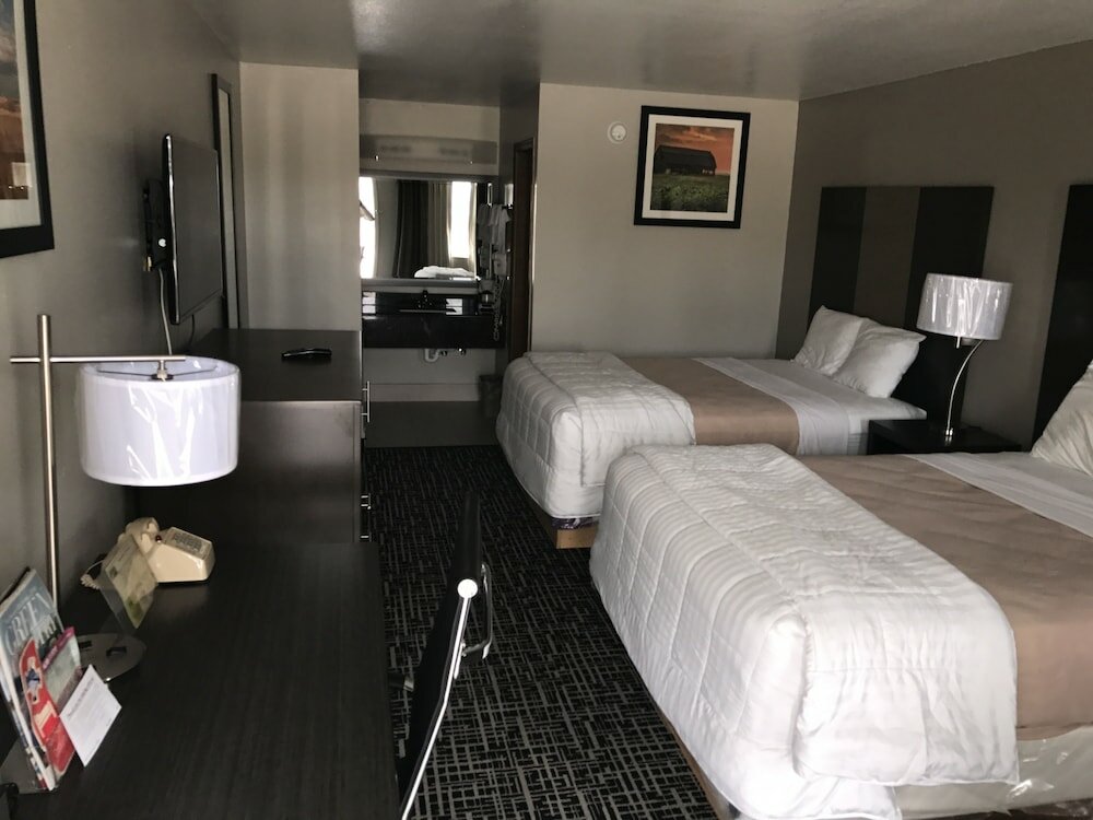 Фото Days Inn by Wyndham Grove