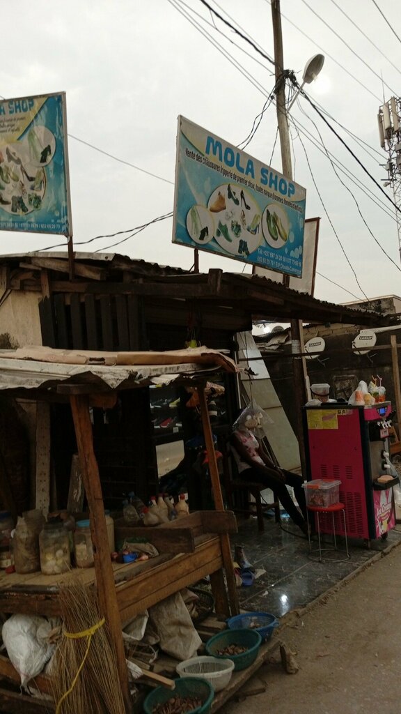 Shoe store Mola Shop, Douala, photo