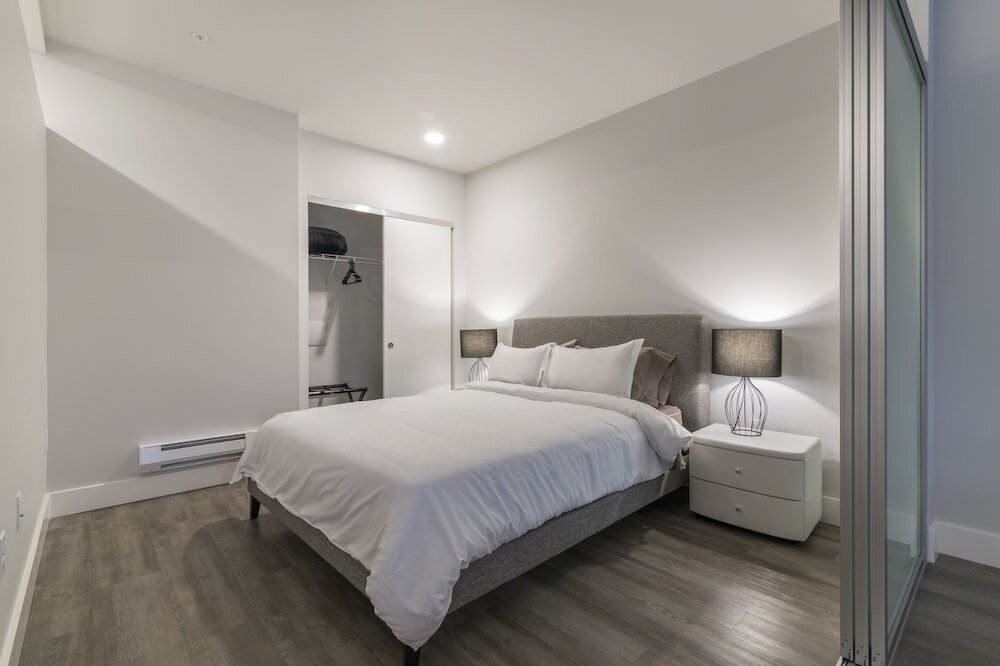 Фото Domicile Suites at Mark on 8th