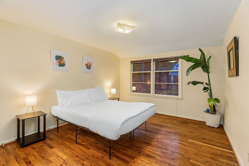 Фото Seattle's Peach Crow 87 Walkscore