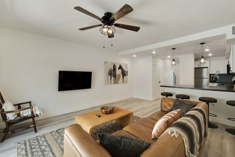 Фото Loren at The Sophia Heated Pool Gym