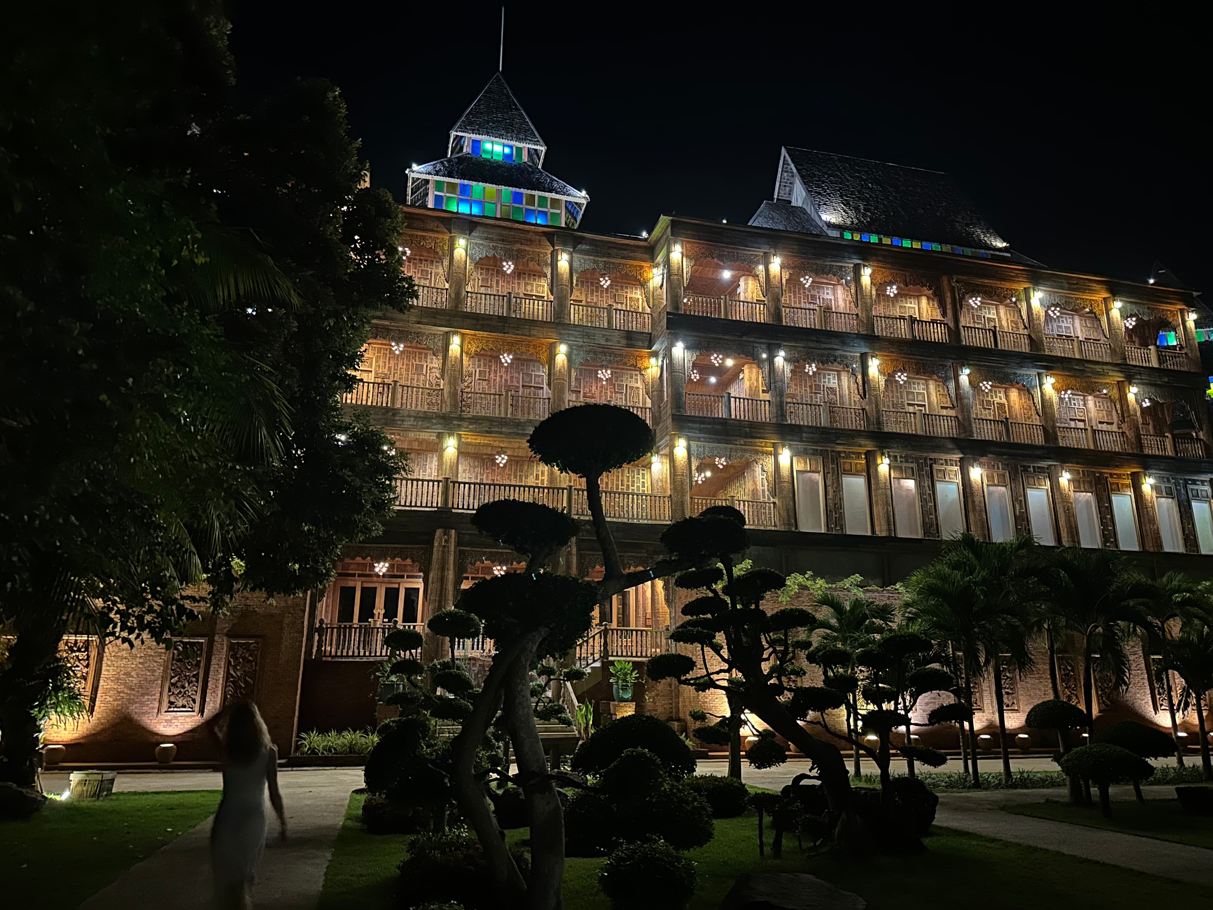 Фото отеля 2