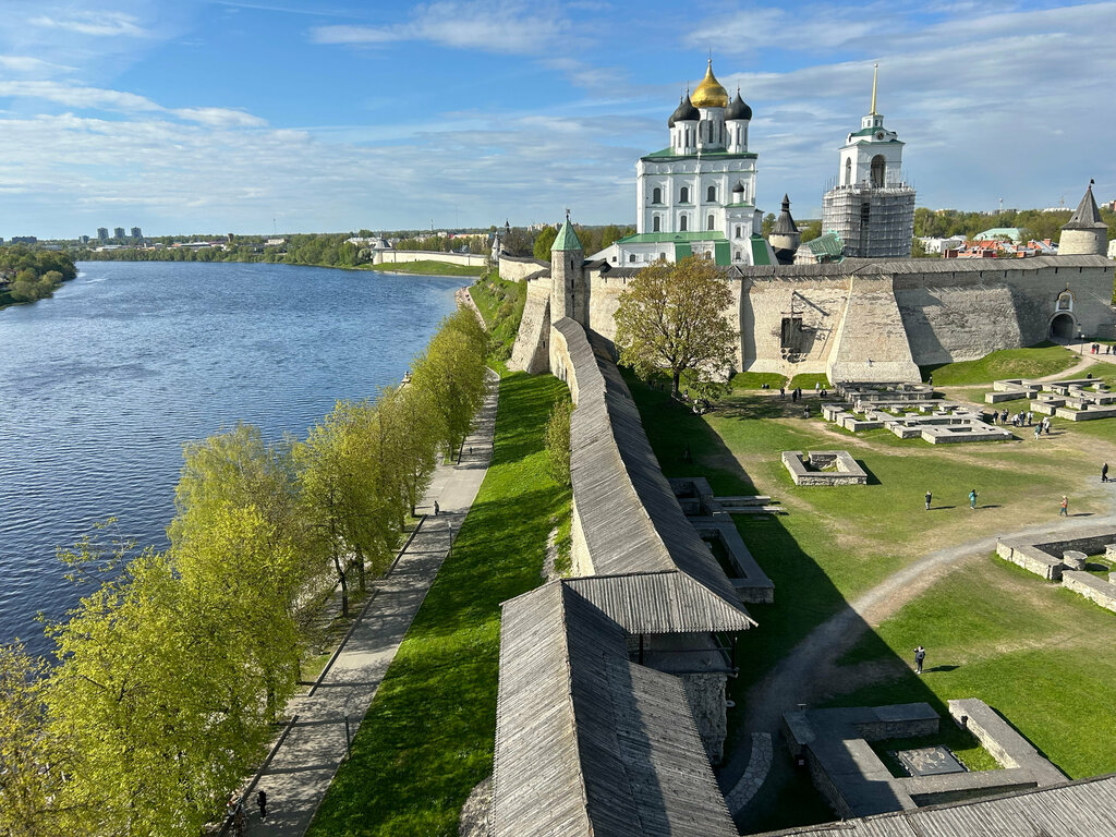 Достопримечательность Псковский кром, Псков, фото