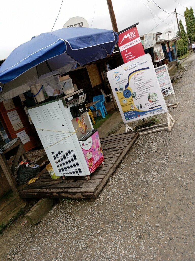 Internet cafe Cc Reative, Douala, photo