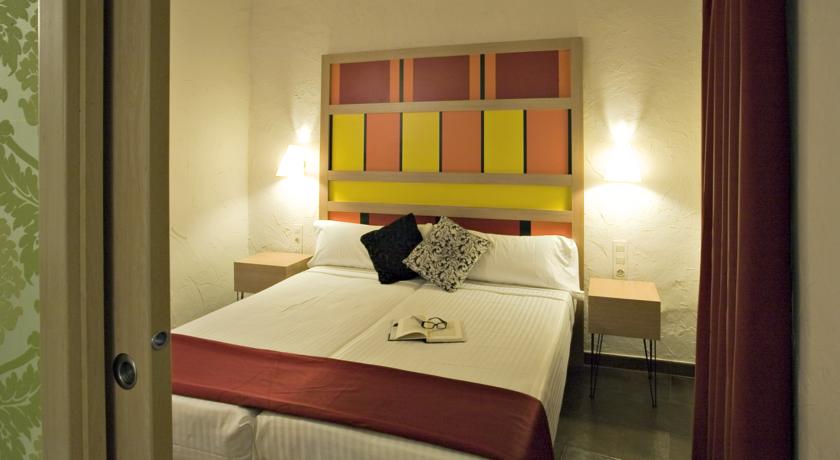 Фото Apartaments Ciutat Vella