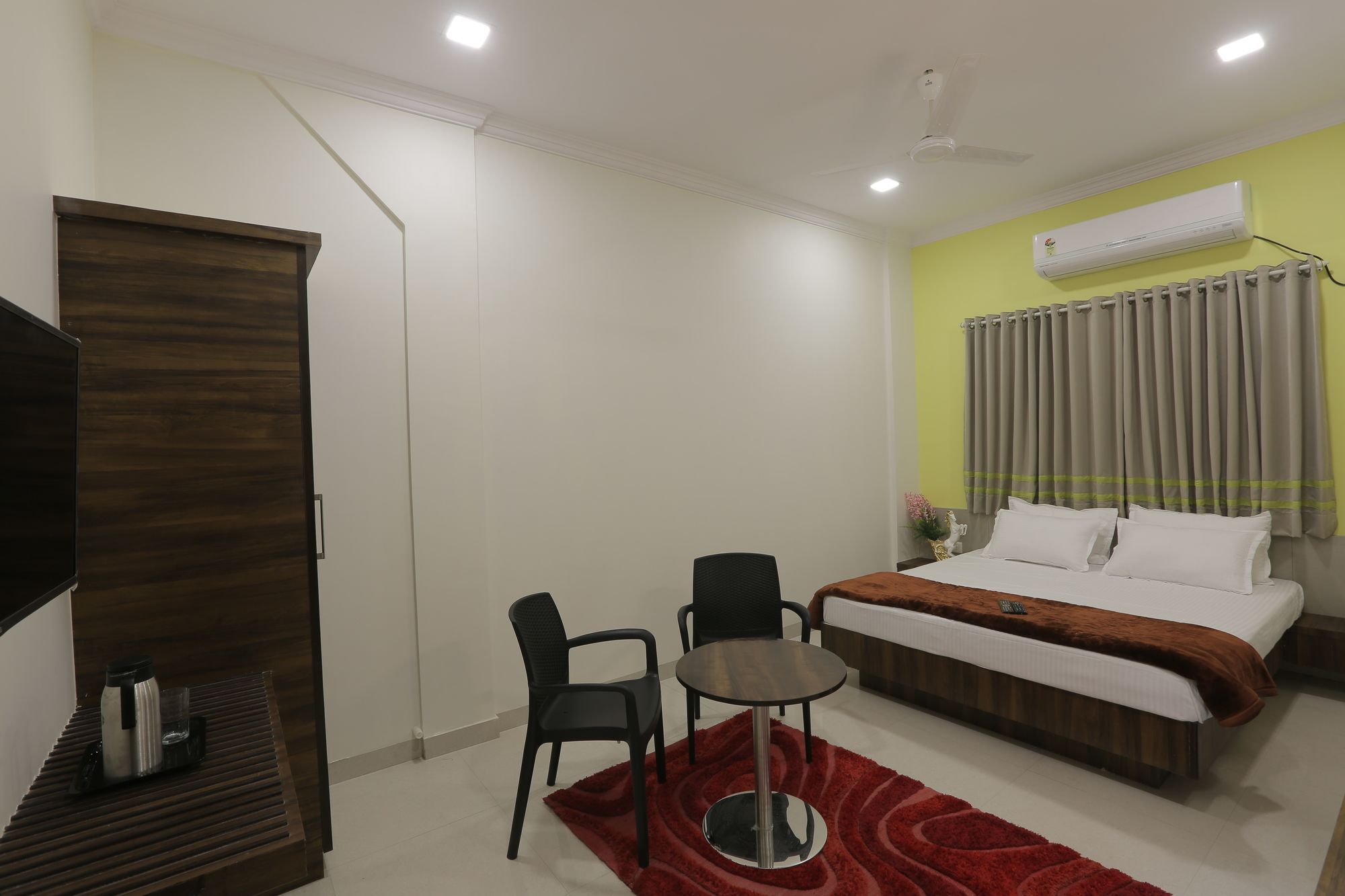 Фото Hotel Samrat