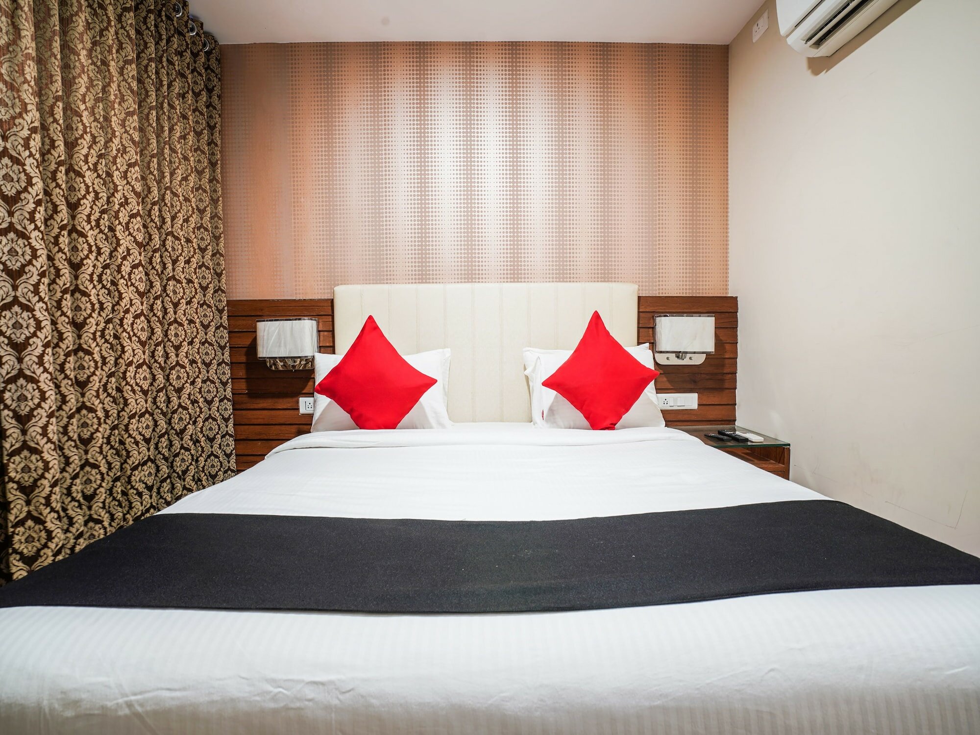 Фото Capital O 23502 Hotel Millennium Grand