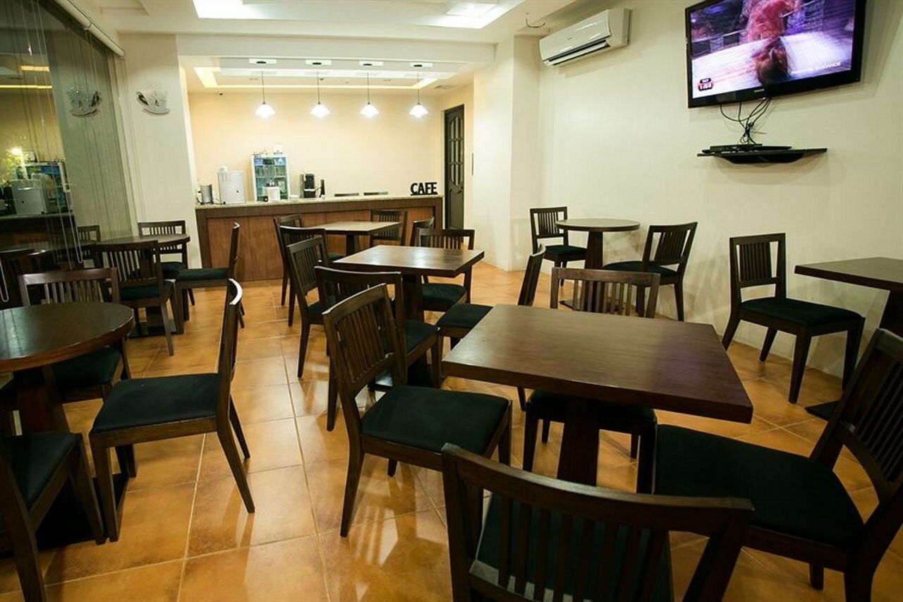 Фото Main Hotel & Suites