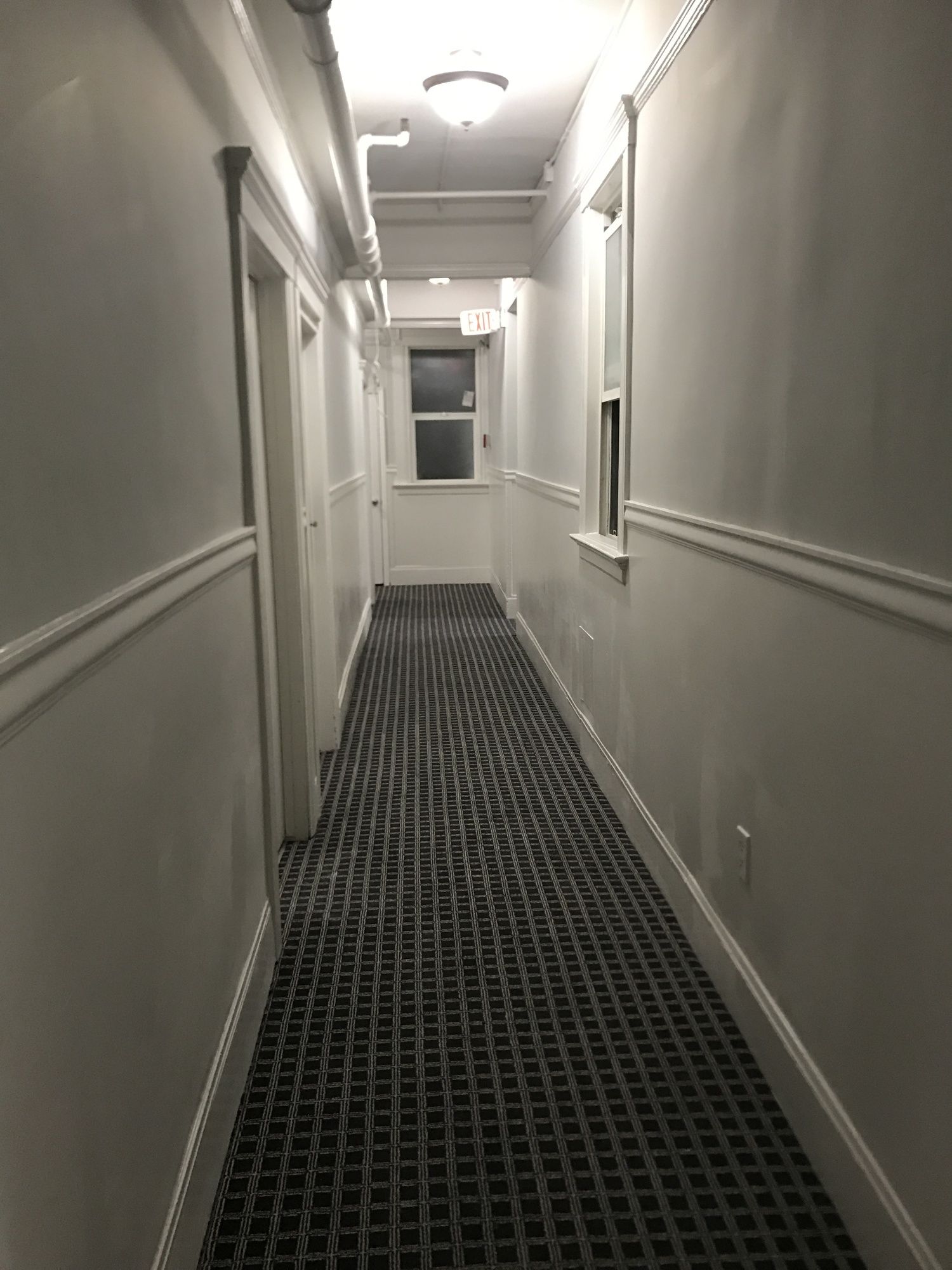 Фото Warfield Hotel