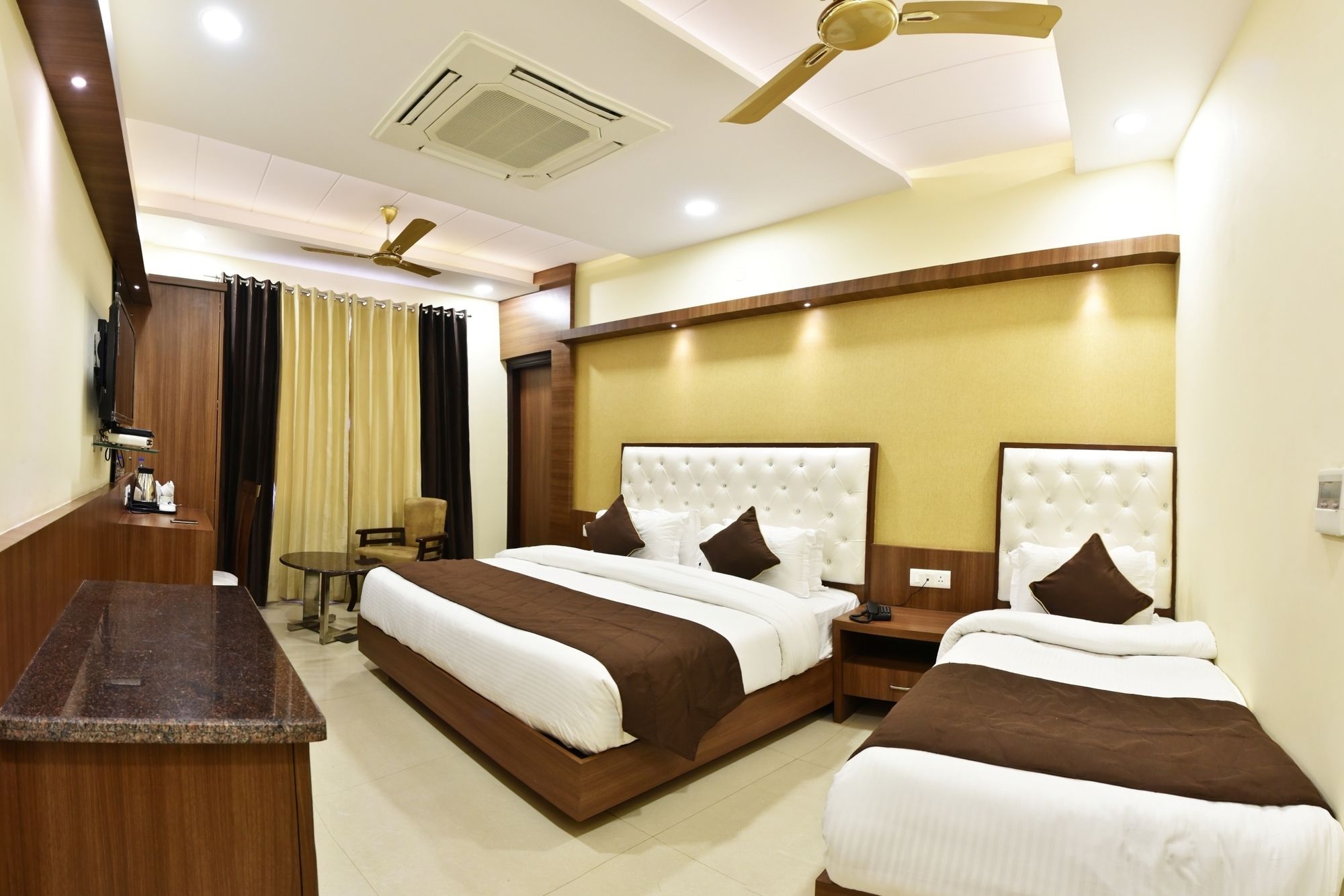 Фото Hotel Amritsar International