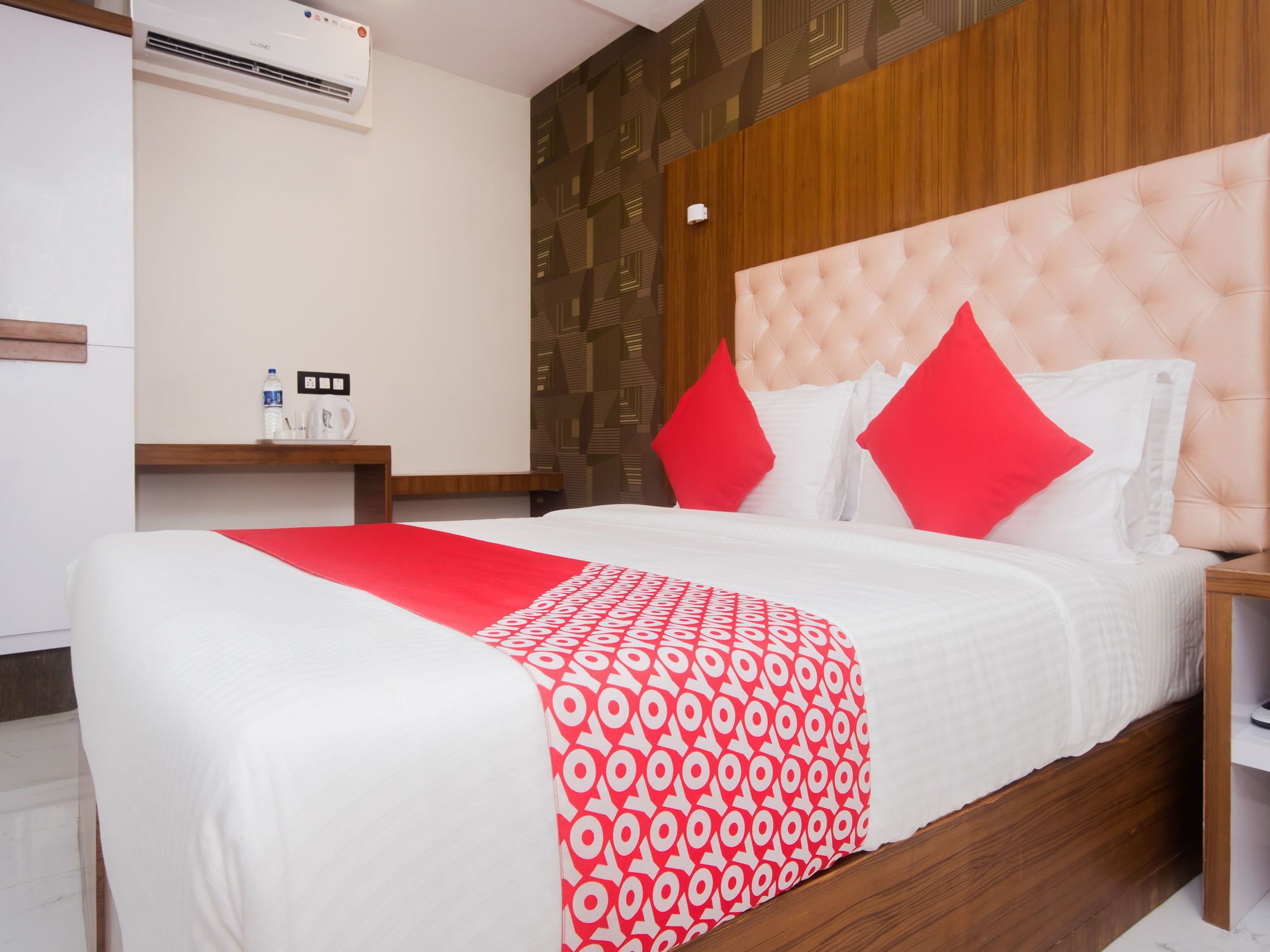 Фото Hotel Qubestay Airport