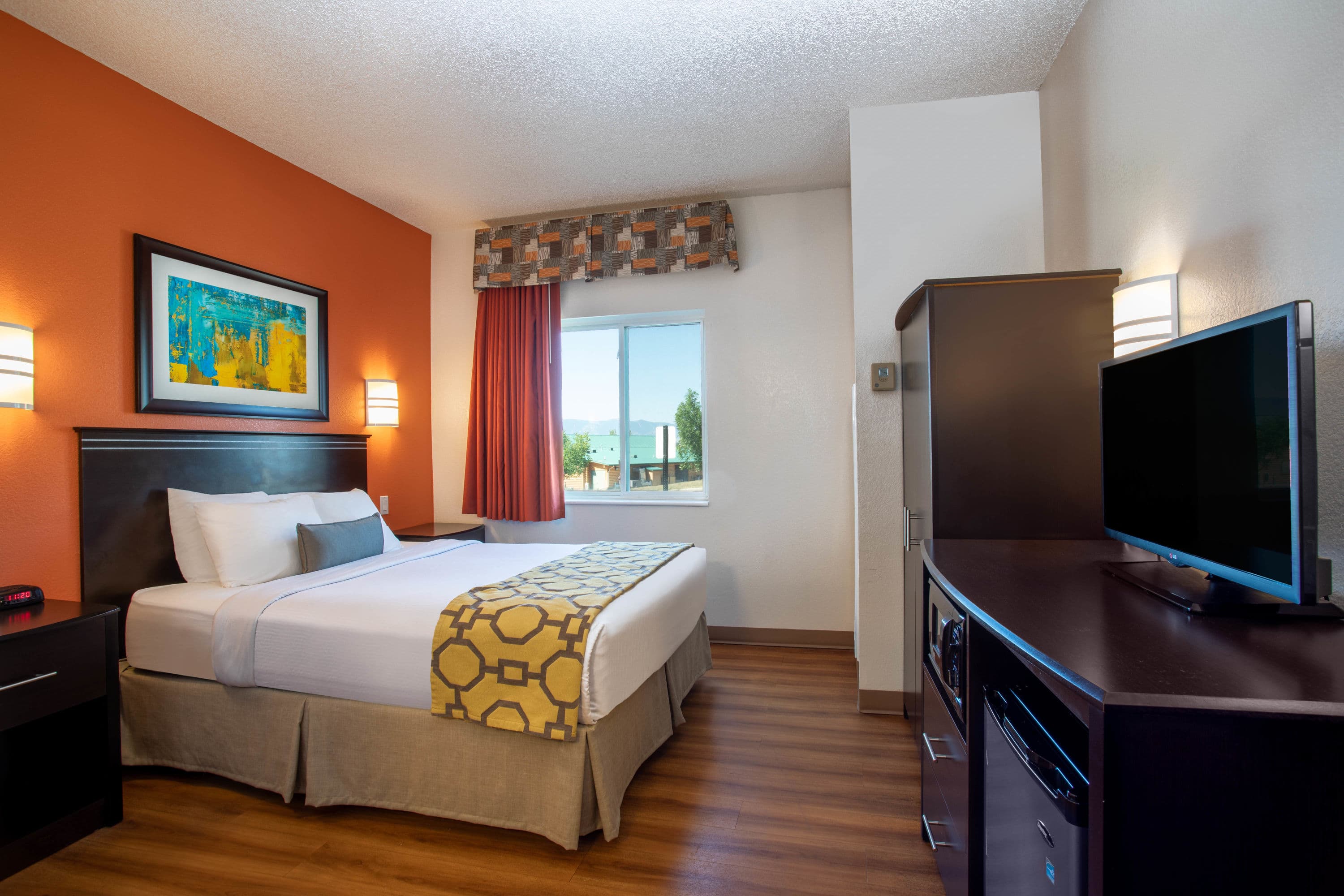 Фото Super 8 by Wyndham Ambassador Bridge Windsor On