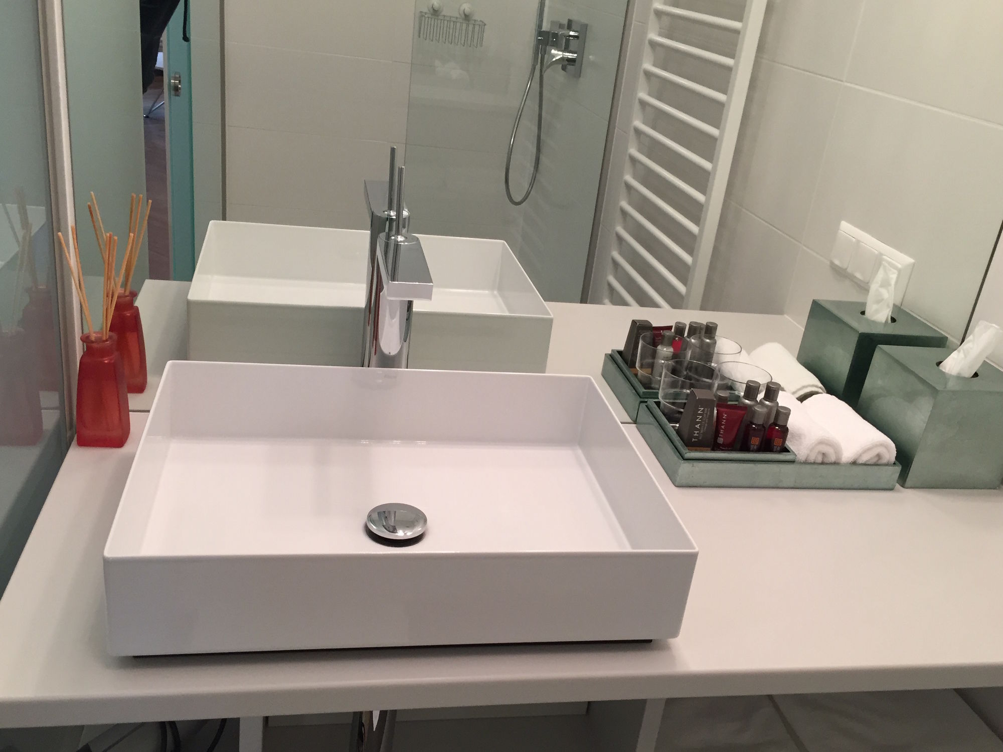 Фото Pink Grapefruit City Condo