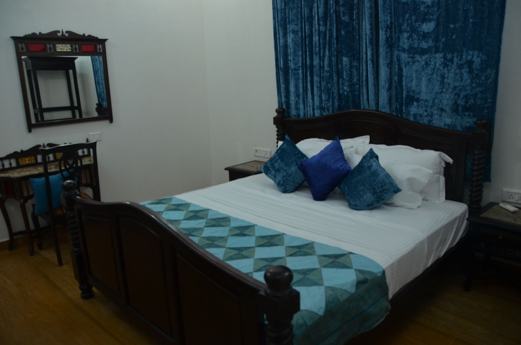 Фото The Golden House