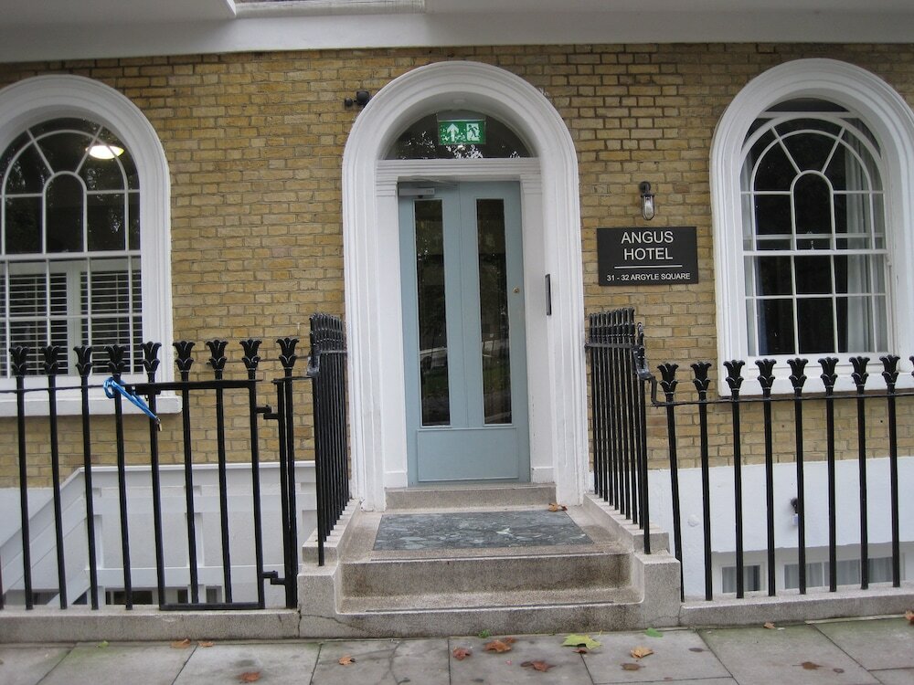 Фото The Angus Hotel