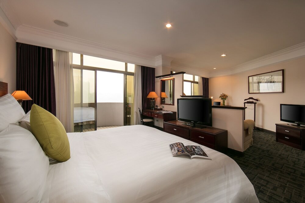 Фото Lake Side Hotel