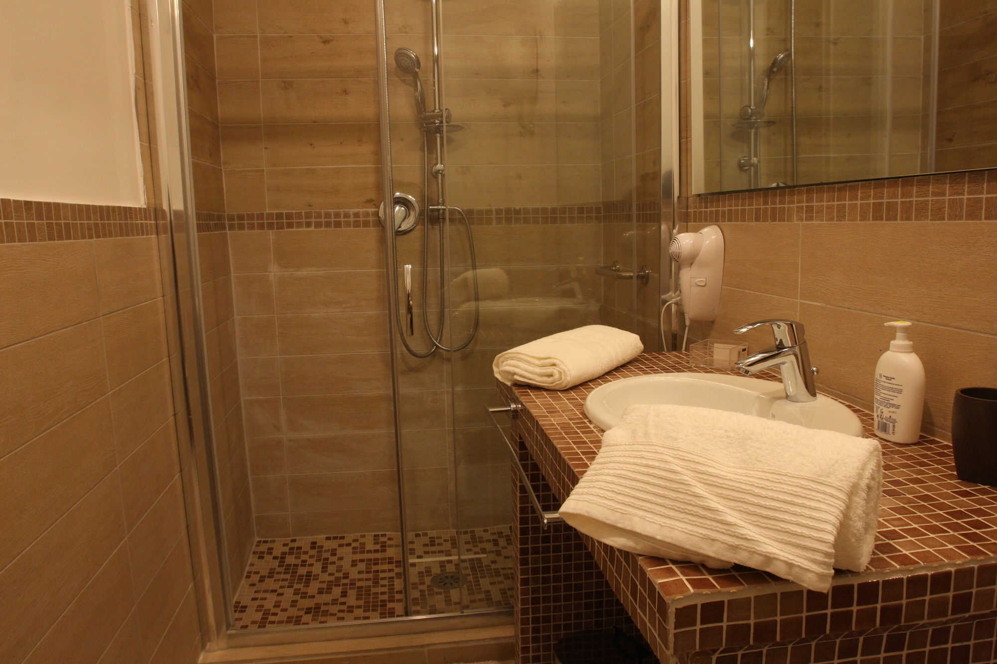 Фото Base Napoli B&b