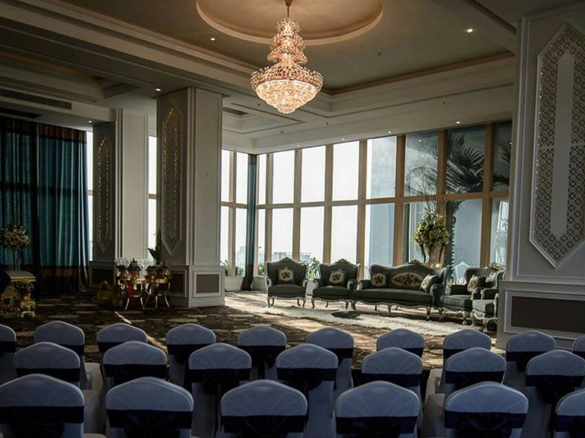 Фото The Bazaar Hotel