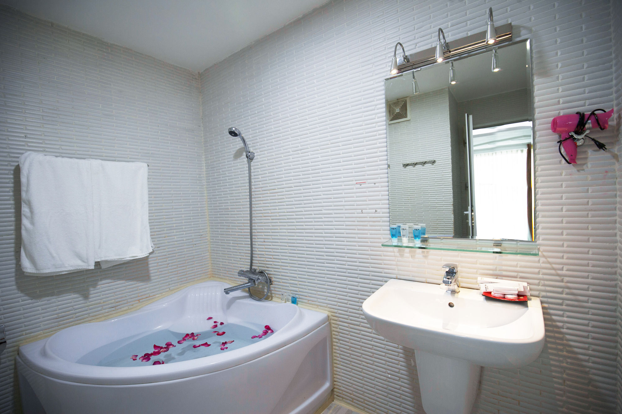 Фото Sense Legend Hotel