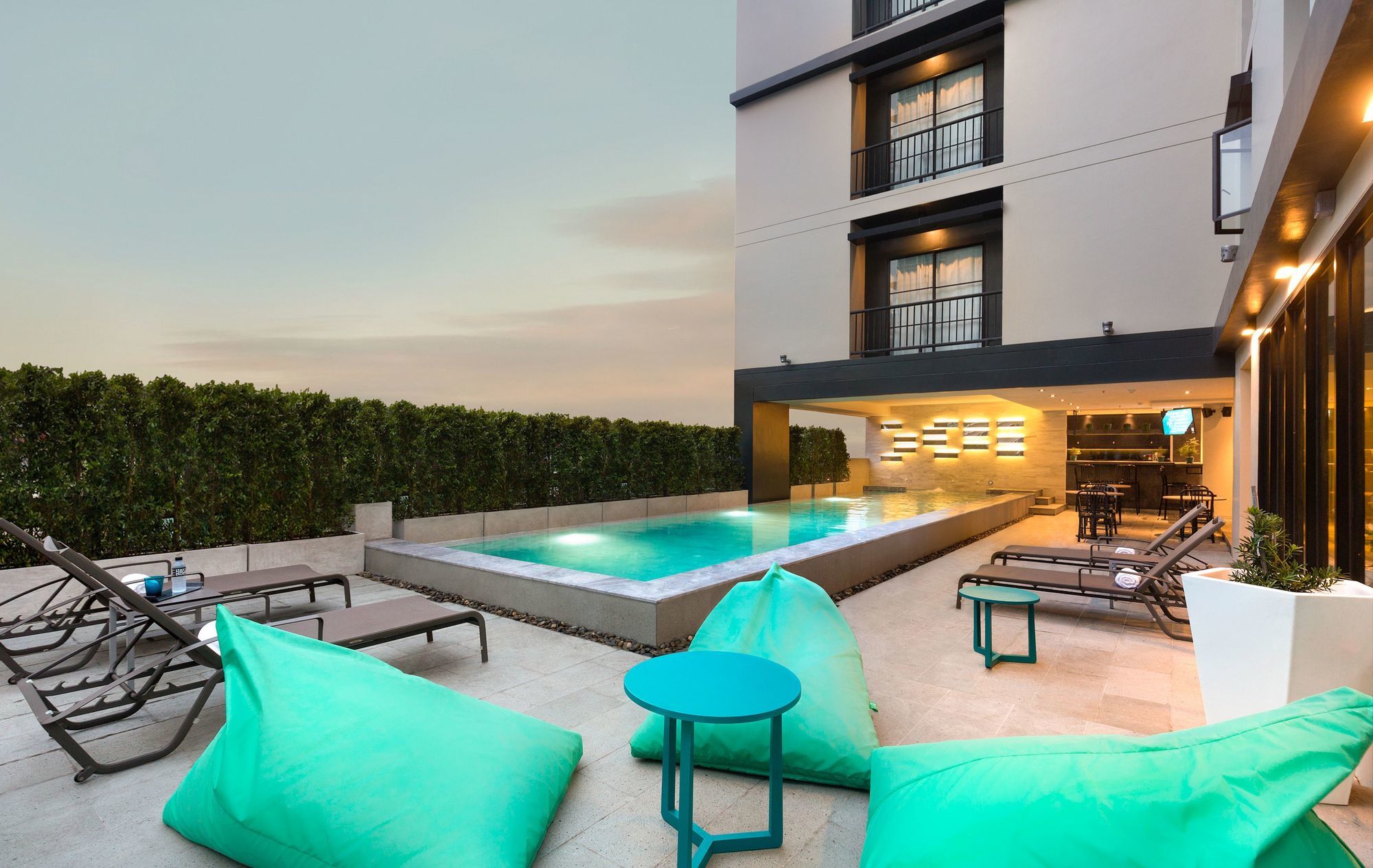 Фото Cross Vibe Sukhumvit Hotel