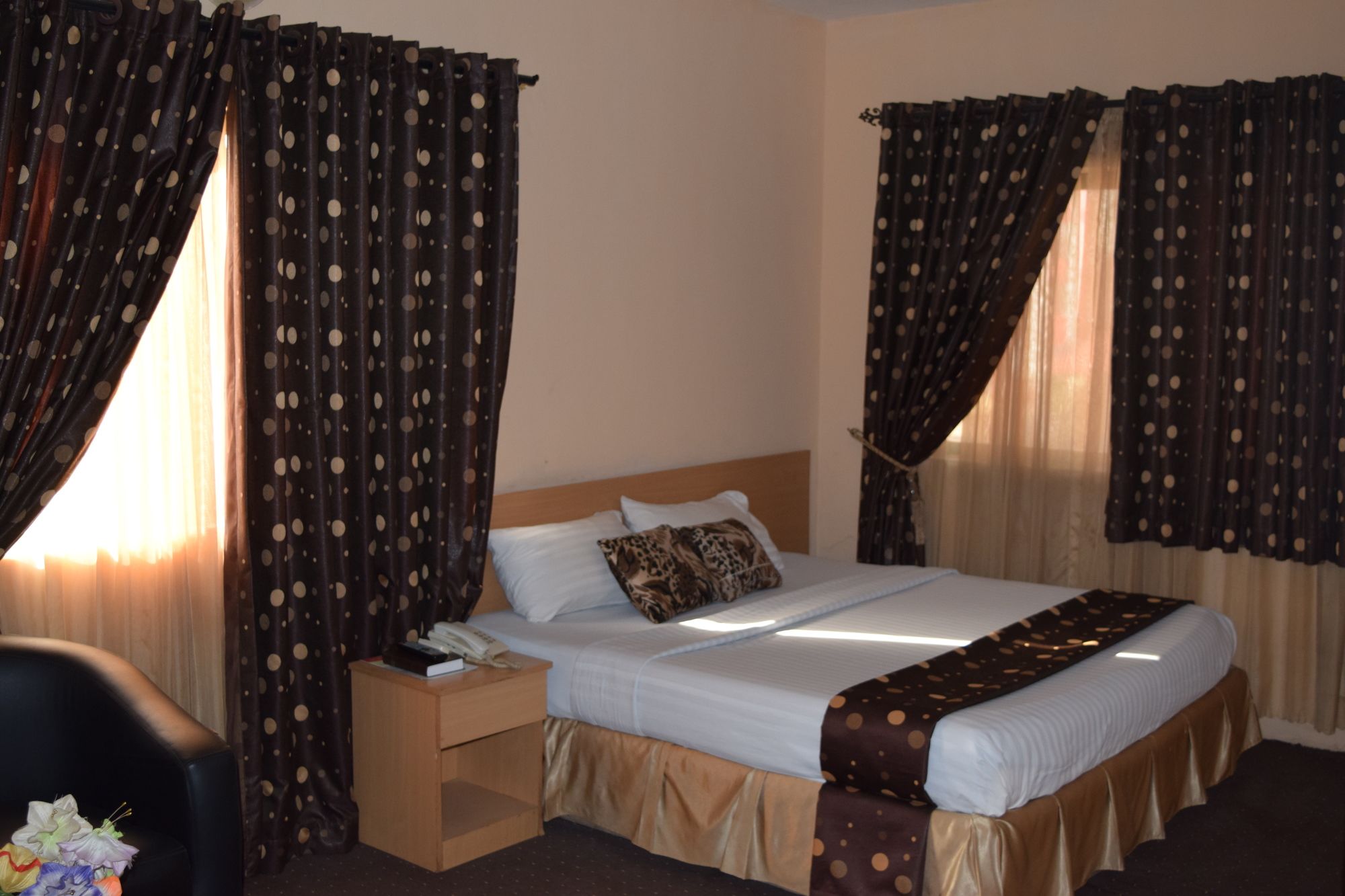 Фото отеля 2