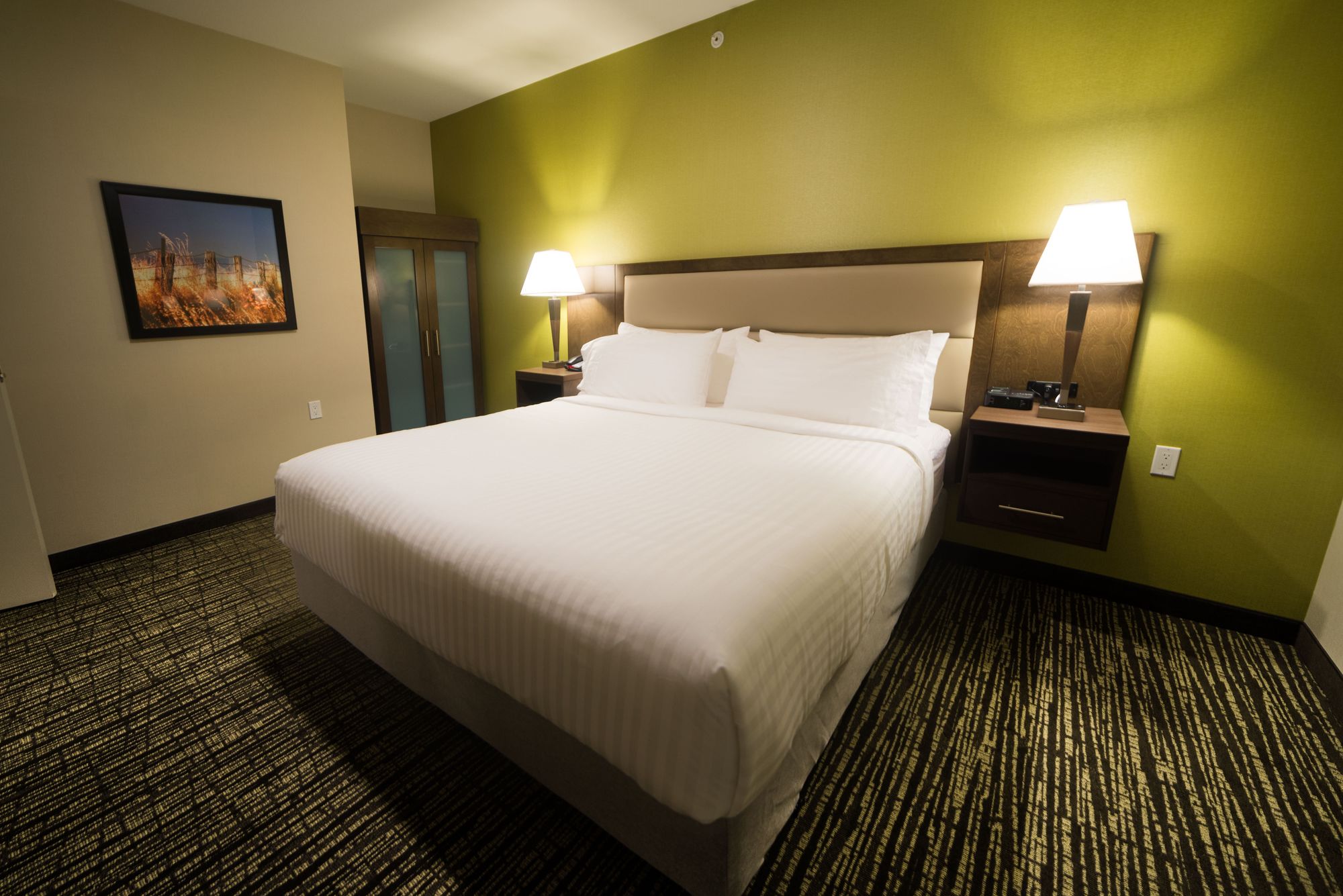 Фото Candlewood Suites West Edmonton - Mall Area, an Ihg Hotel