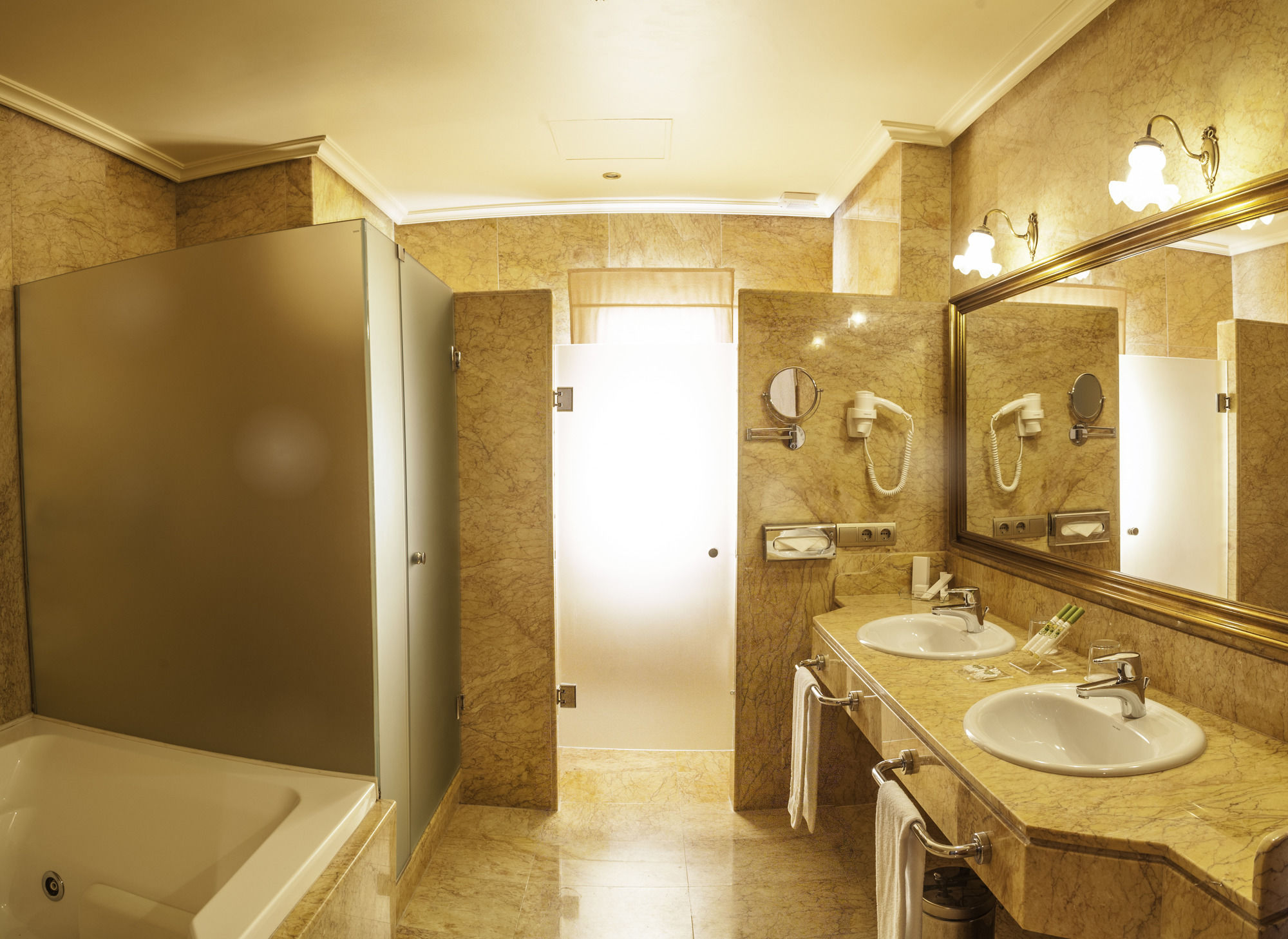 Фото Hotel Duques de Medinaceli