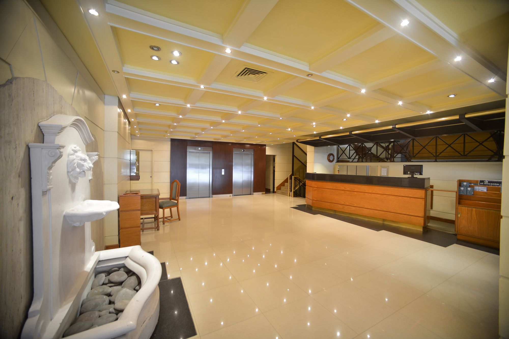 Фото Hotel Versailles