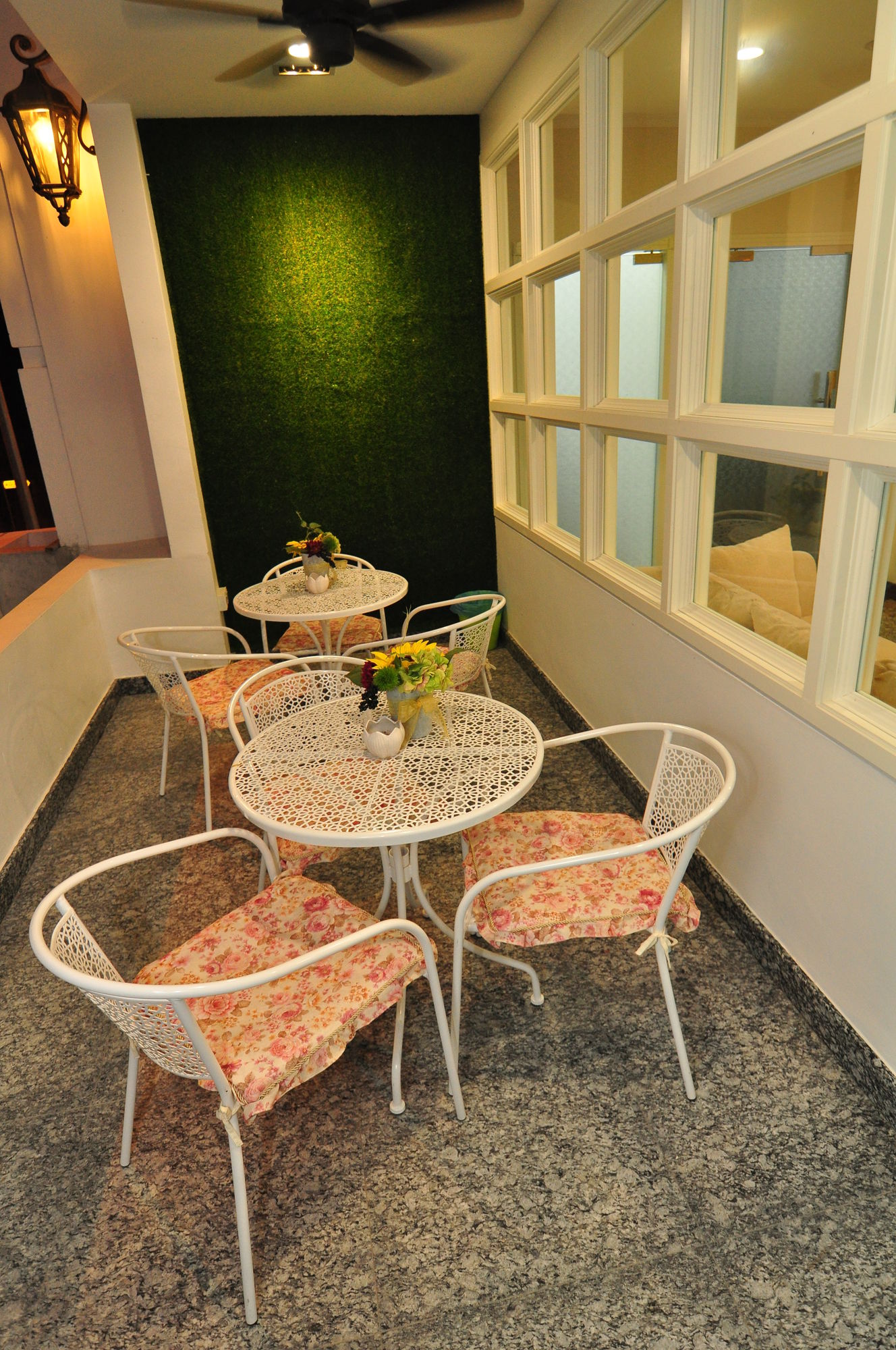 Фото 1 Million Hotel