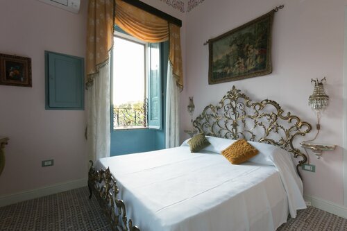 Гостиница Alexander Art Nouveau Suites