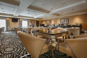 Гостиница Best Western Plus Airport Inn & Suites