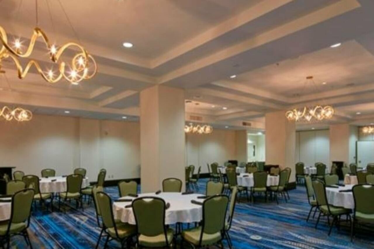 Фото Embassy Suites Louisville Downtown