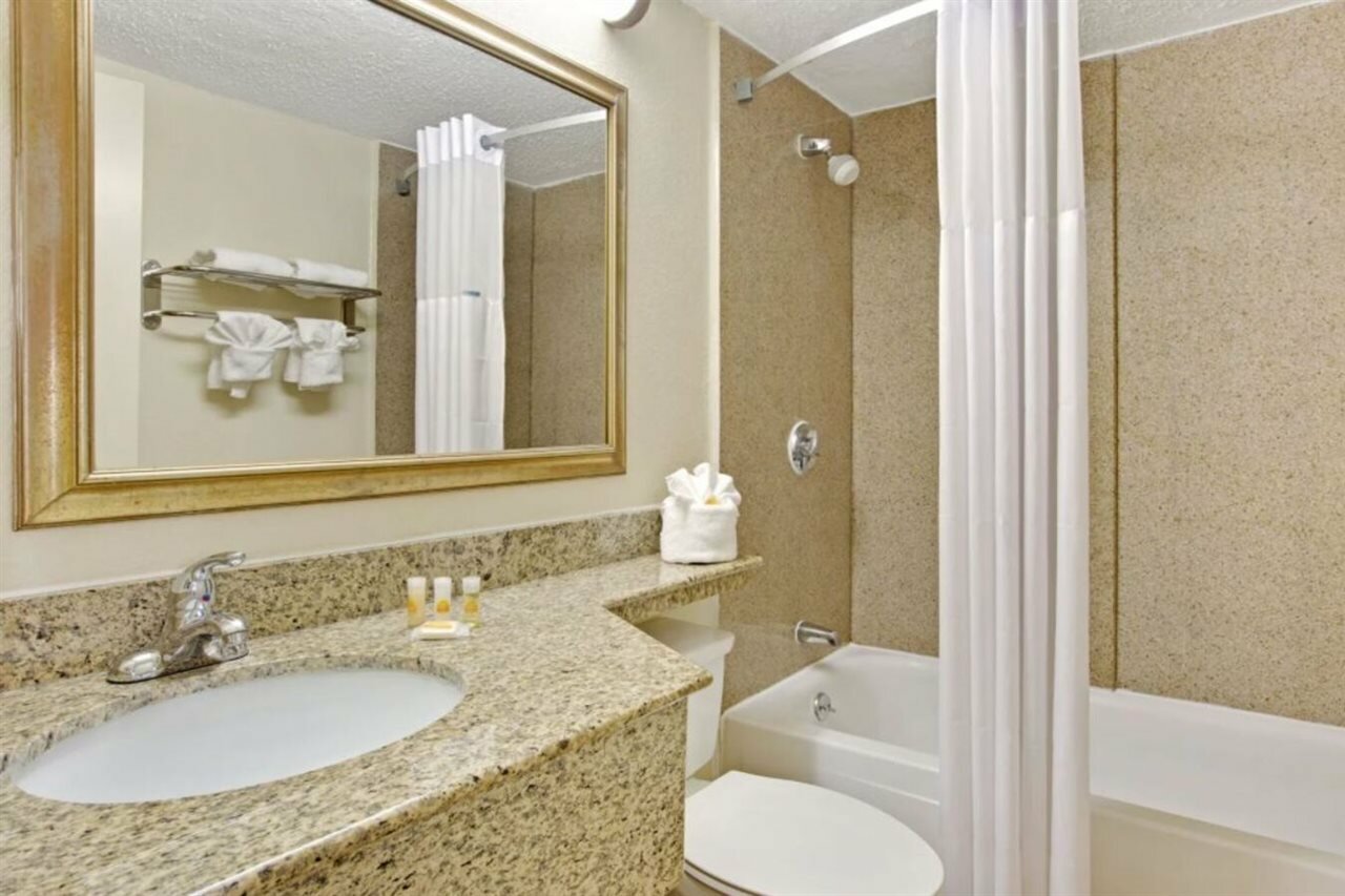 Фото Days Inn by Wyndham Charlotte/Woodlawn Near Carowinds