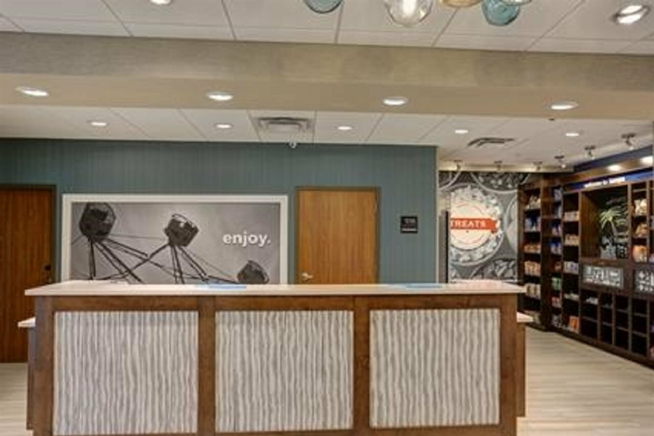 Фото Hampton Inn & Suites Tampa Busch Gardens Area