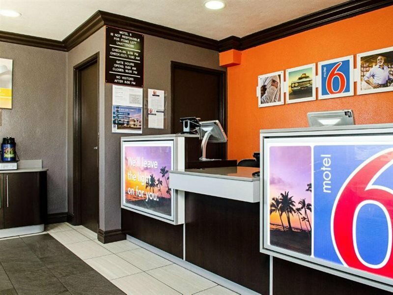 Фото Motel 6 Modesto, Ca - Downtown