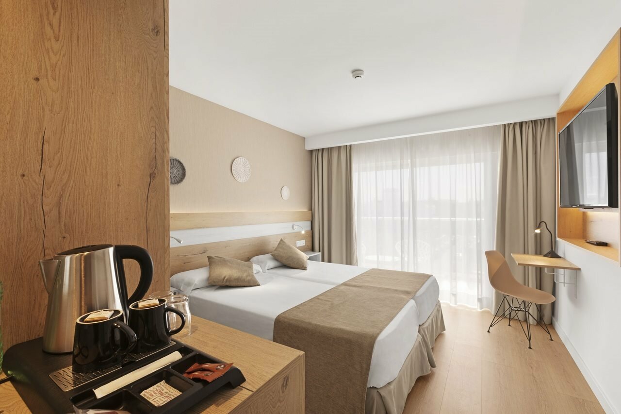 Фото Hotel Sant Jordi