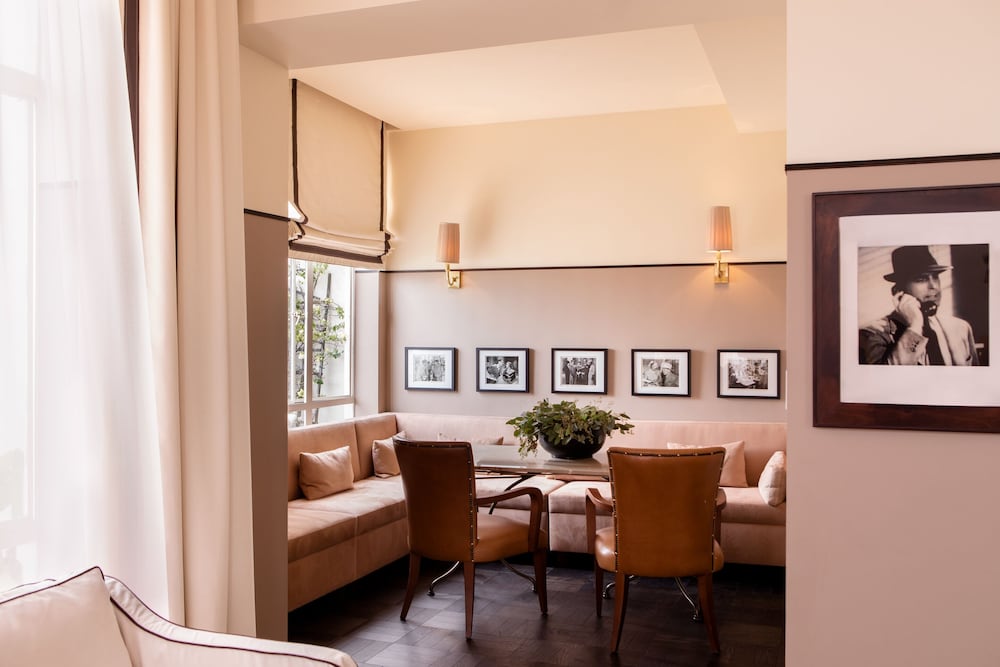 Фото Sunset Tower Hotel