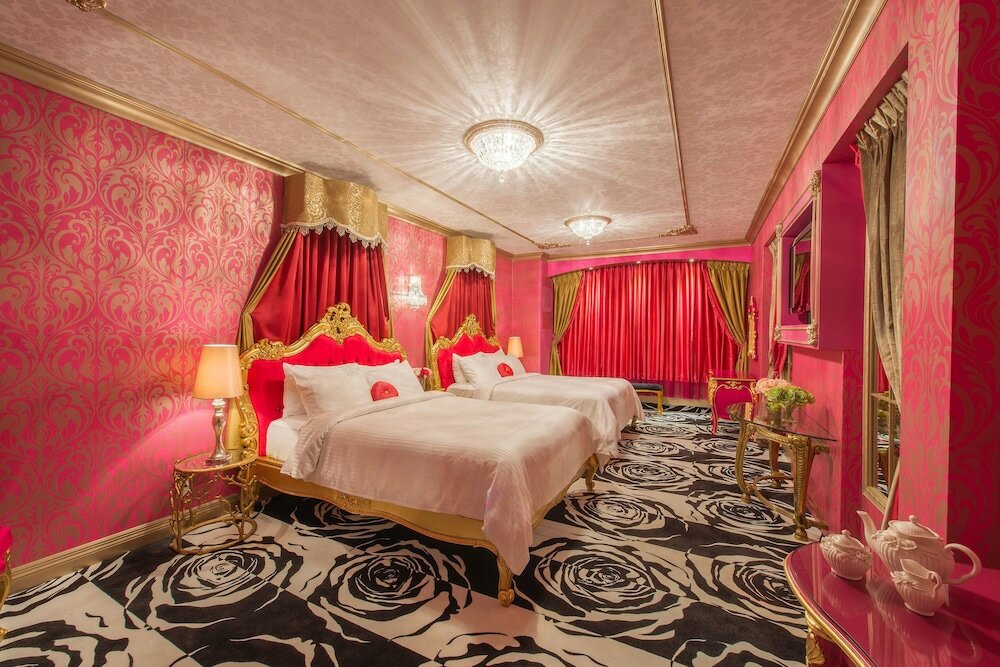 Фото Fantasyland Hotel