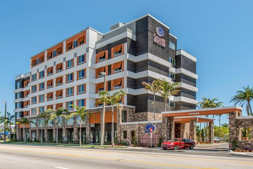 Гостиница Comfort Suites Fort Lauderdale Airport & Cruise Port в Дания Бич